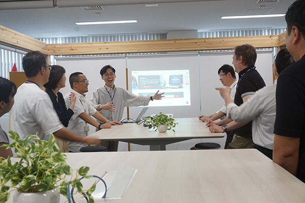 Image of Workplace discussion像