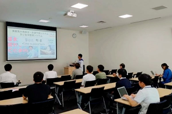 香川高専のチーム「村上らぼ&宇宙開発研究部」の皆様の会社見学会の様子2