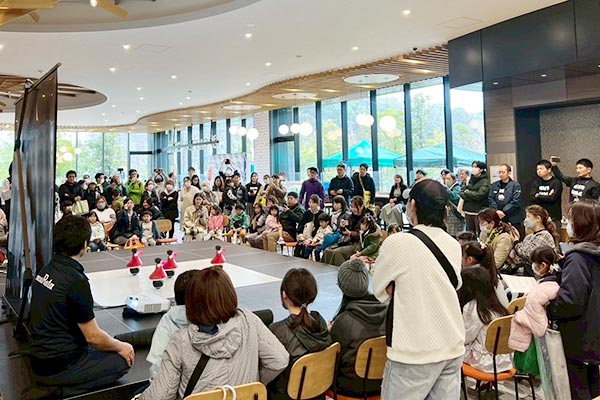 パフォーマンスの様子2