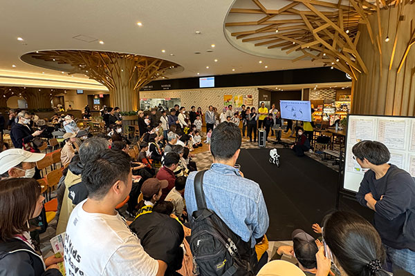 パフォーマンスの様子1