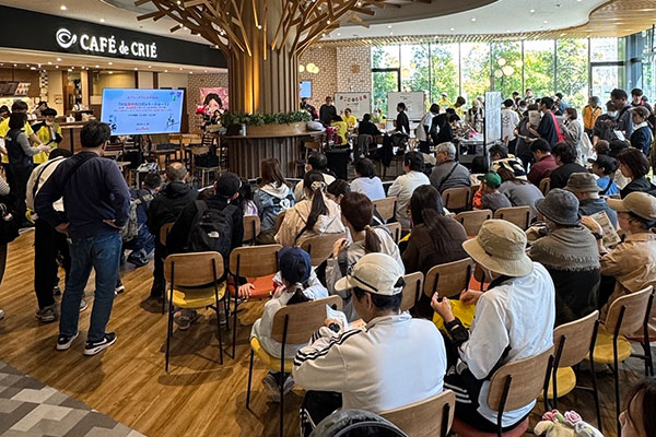 パフォーマンスの様子2