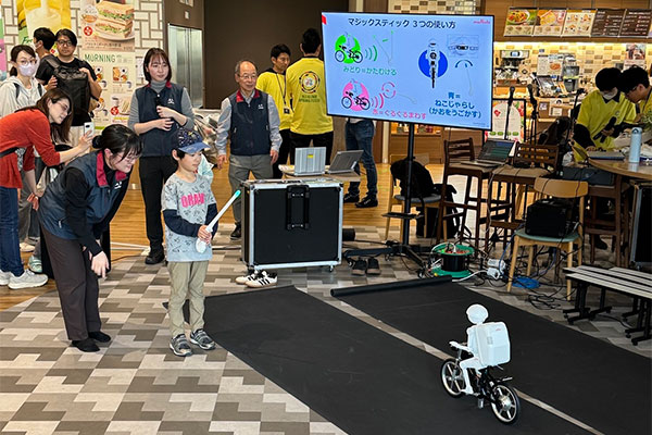 パフォーマンスの様子4