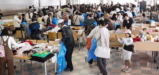 野洲事業所 昨年のしゃくなげ観賞会とチャリティーバザーの様子