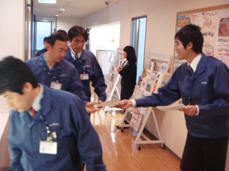 TABLE FOR TWO参加への呼びかけの様子