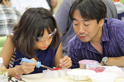 2011年7月18日 ムラタエレクトロニクス 本社で開催した「電子工作教室」の様子