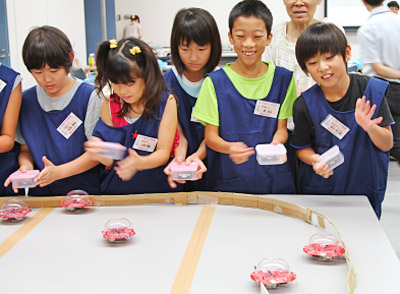 2011年8月5日 株式会社村田製作所 東京支社で開催した「電子工作教室」の様子