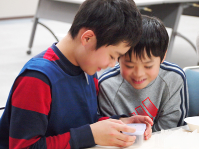 2012年12月25日 株式会社村田製作所 東京支社で開催した「電子工作教室」の様子