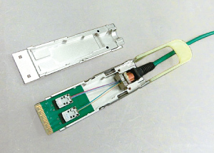 An example showing an FOT built in a QSFP+AOC component