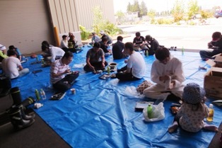 作業で汗を流した後は、みんなでランチです。