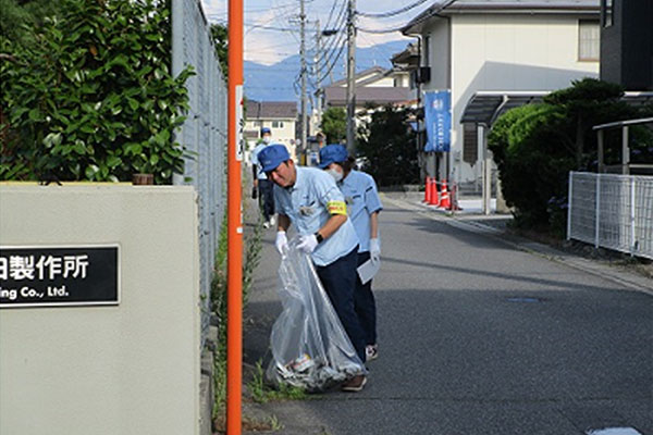 地域清掃活動の様子1