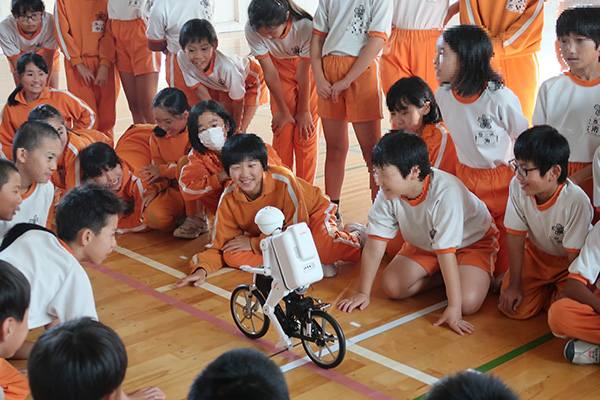 科学・環境・プログラミングの出前授業の写真1