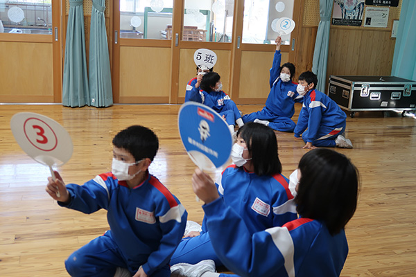 科学・環境・プログラミングの出前授業の写真2