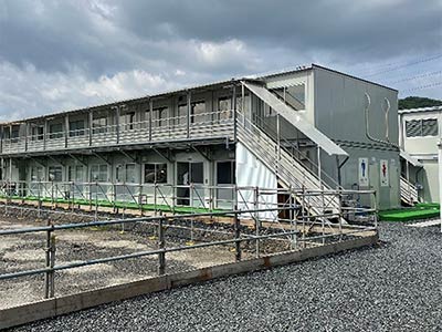 研究開発センター建設工事において、本設太陽光パネルを仮設現場事務所