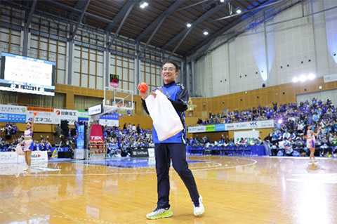 ハーフタイム抽選会の様子1