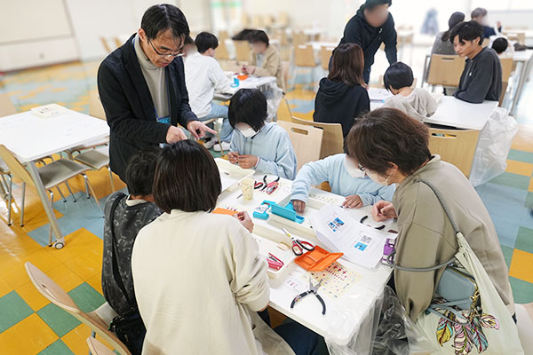 電子オルゴール製作教室の様子