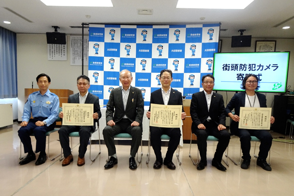 感謝状が贈呈されている様子
