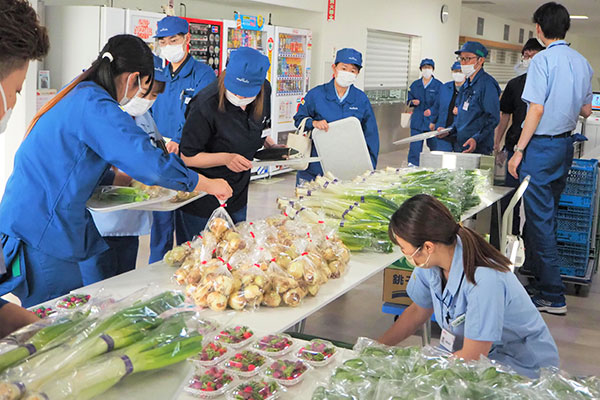 ドリーム農園様の野菜・加工食品販売会の様子１