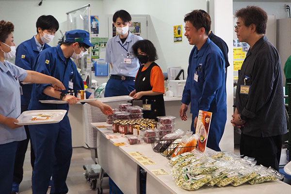 ドリーム農園様の野菜・加工食品販売会の様子2