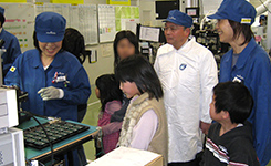 お母さん、なにつくってるの～?