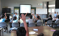 近隣の小学校へ出前環境学習に行ってきました。